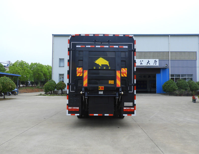 桐工牌TBJ5168XYU押運(yùn)車(chē)公告圖片