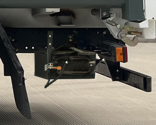 海威英達(dá)牌HWA5070ZZZEQE6自裝卸式垃圾車公告圖片