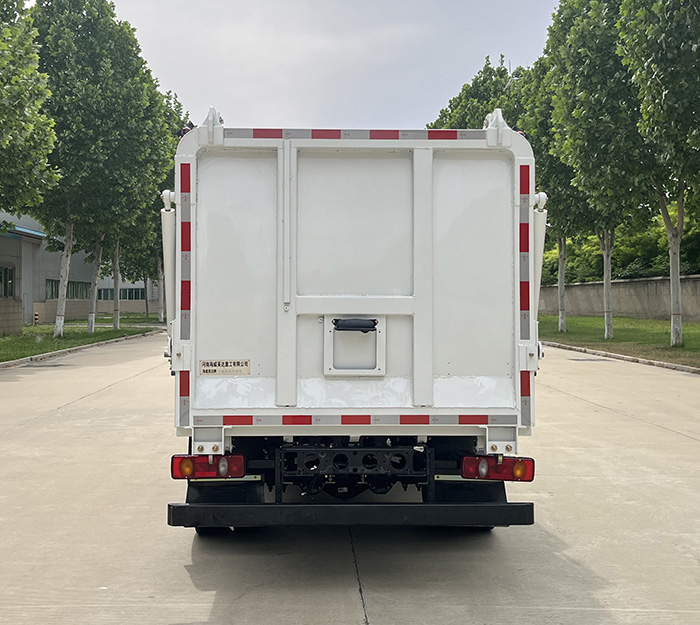 海威英達(dá)牌HWA5070ZZZEQE6自裝卸式垃圾車公告圖片