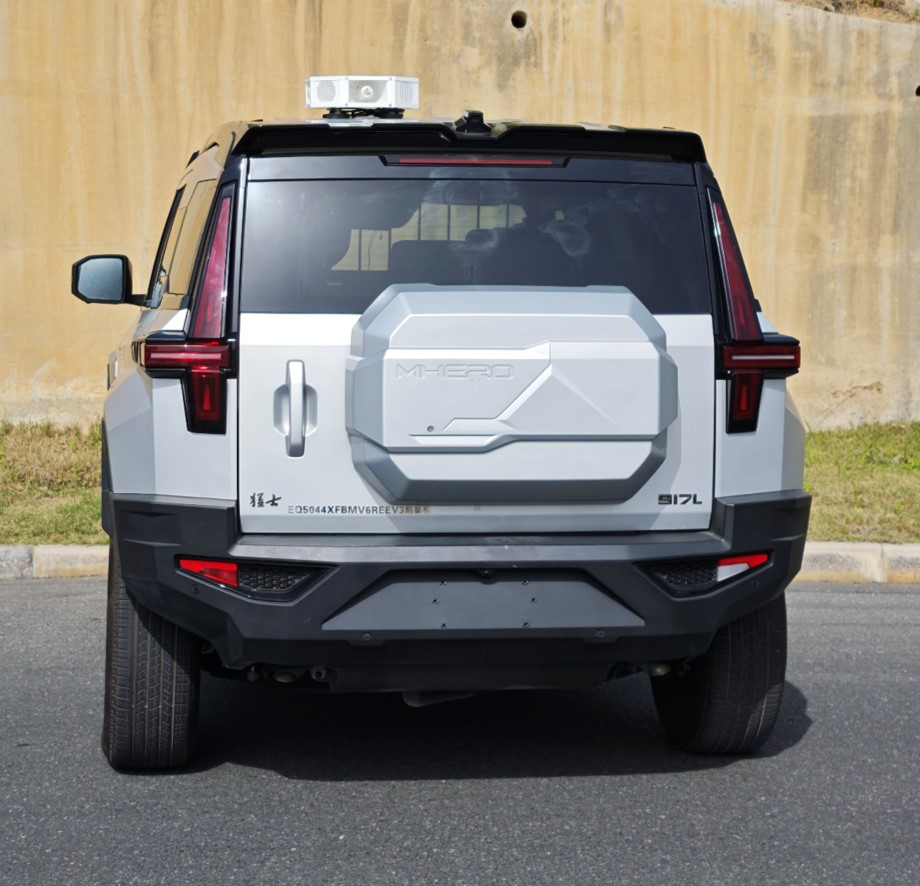 猛士牌EQ5044XFBMV6REEV3插電式增程混合動力防暴車公告圖片