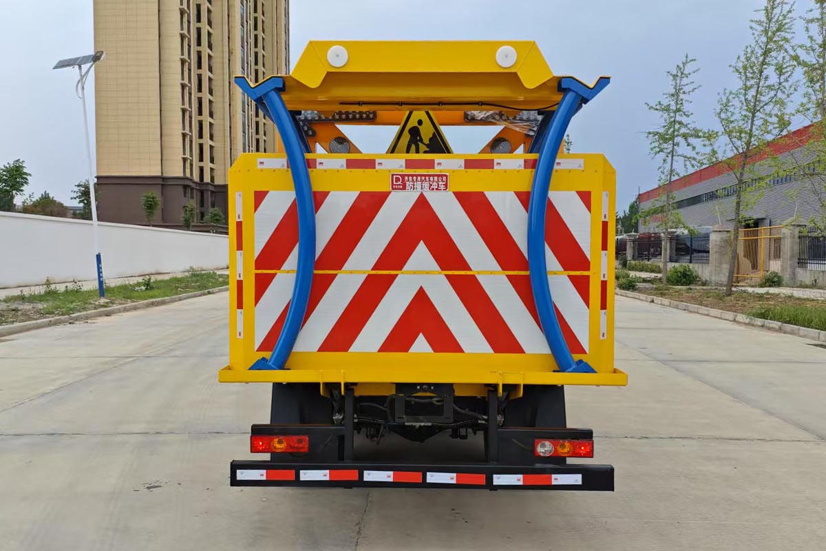 齊東方牌CLD5042TFZBJ6防撞緩沖車公告圖片