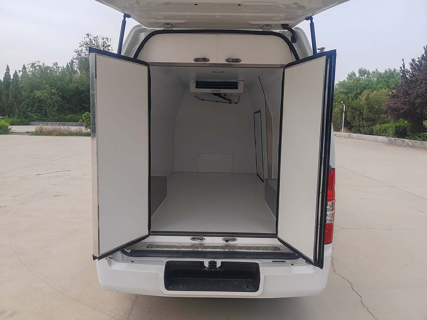 沃爾邦牌WRB5039XLCBEV-G7純電動冷藏車公告圖片