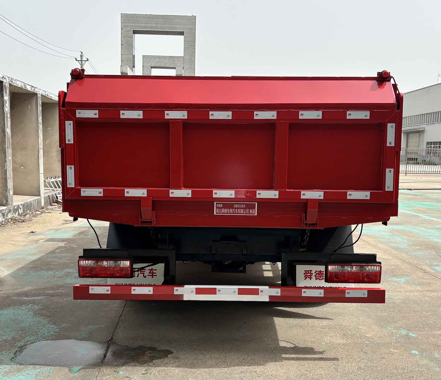 舜德牌SDS5120ZLJFD6自卸式垃圾車公告圖片