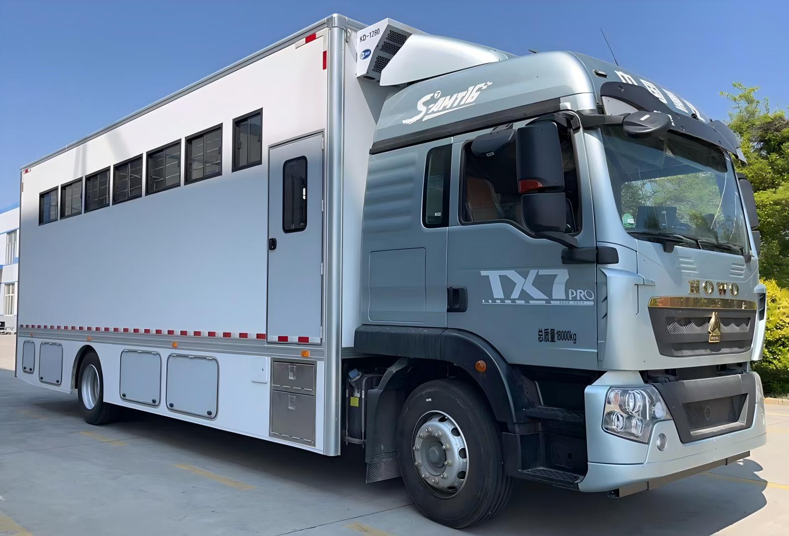 明諾牌MN5180XYMZZ運(yùn)馬車