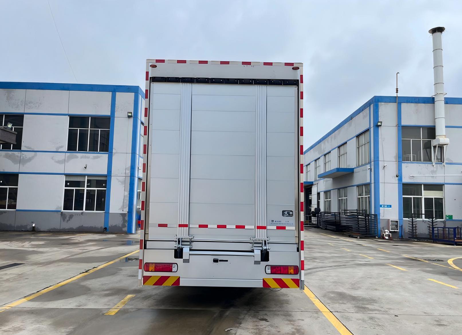 明諾牌MN5180XYMZZ運(yùn)馬車公告圖片