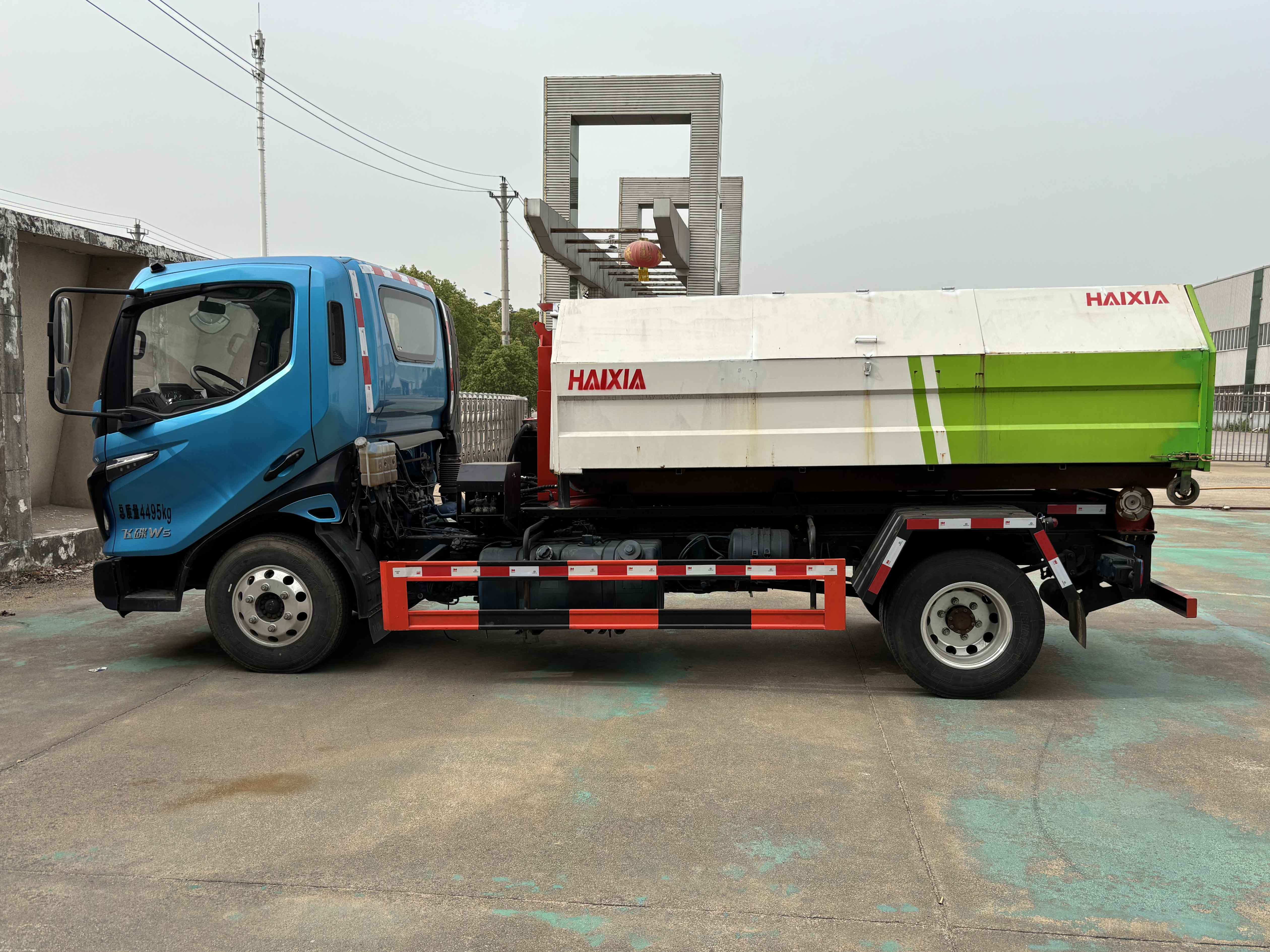 舜德牌SDS5040ZXXFD6車(chē)廂可卸式垃圾車(chē)公告圖片