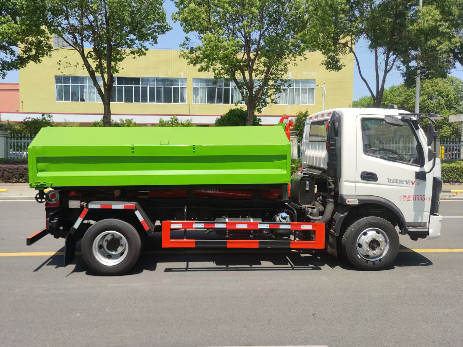 力海通牌HLH5121ZXXFD6車廂可卸式垃圾車公告圖片