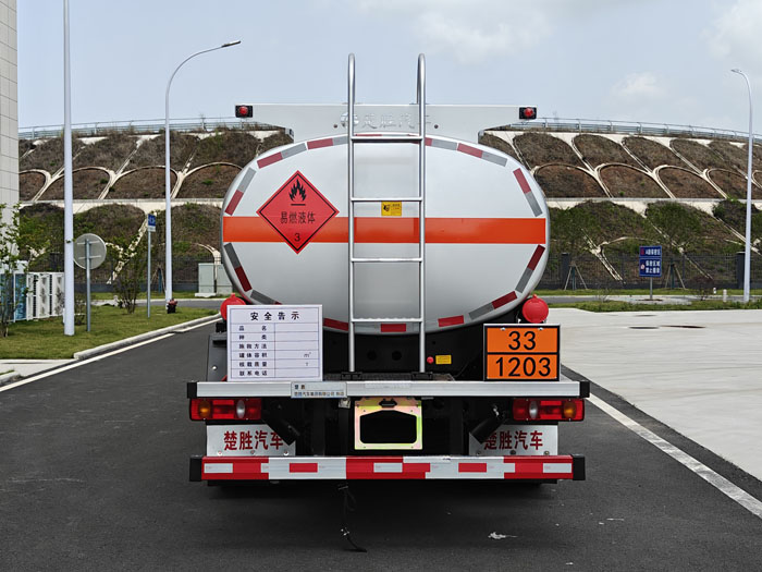 楚勝牌CSC5121GJYEZ6A加油車公告圖片