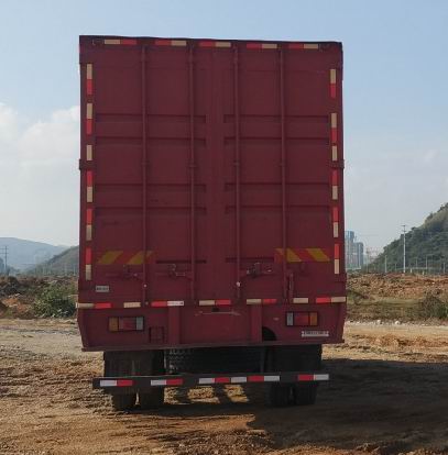 乘龍牌LZ5180XXYH5AC1廂式運(yùn)輸車公告圖片