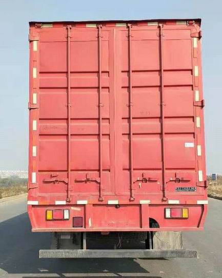 乘龍牌LZ5120XXYM3AC1廂式運(yùn)輸車公告圖片