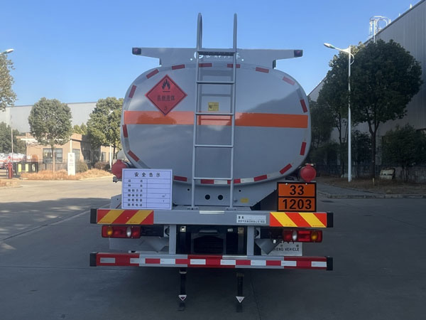 楚勝牌CSC5180GYYD6A運(yùn)油車公告圖片