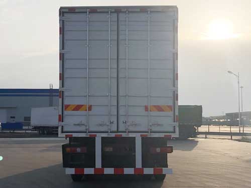 陜汽牌SX5319XXYXD456F1廂式運輸車公告圖片