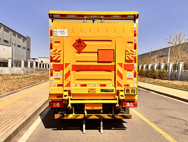 中燕牌BSZ5043XRQC6B易燃?xì)怏w廂式運(yùn)輸車公告圖片