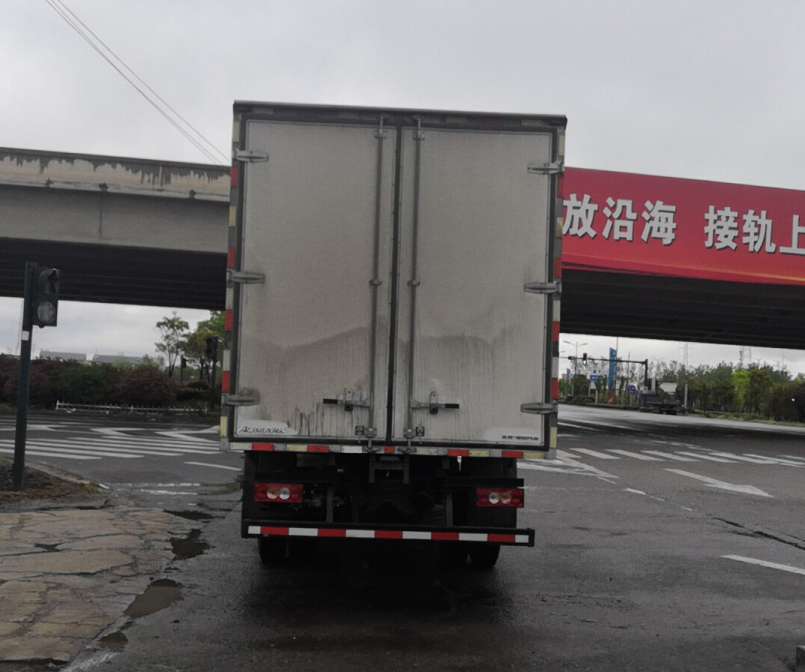 福田牌BJ5108XXY-KF廂式運(yùn)輸車公告圖片