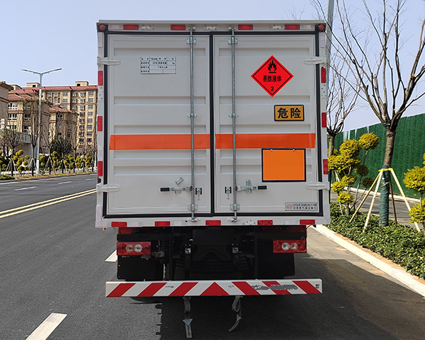 中燕牌BSZ5123XRYC6B易燃液體廂式運(yùn)輸車公告圖片