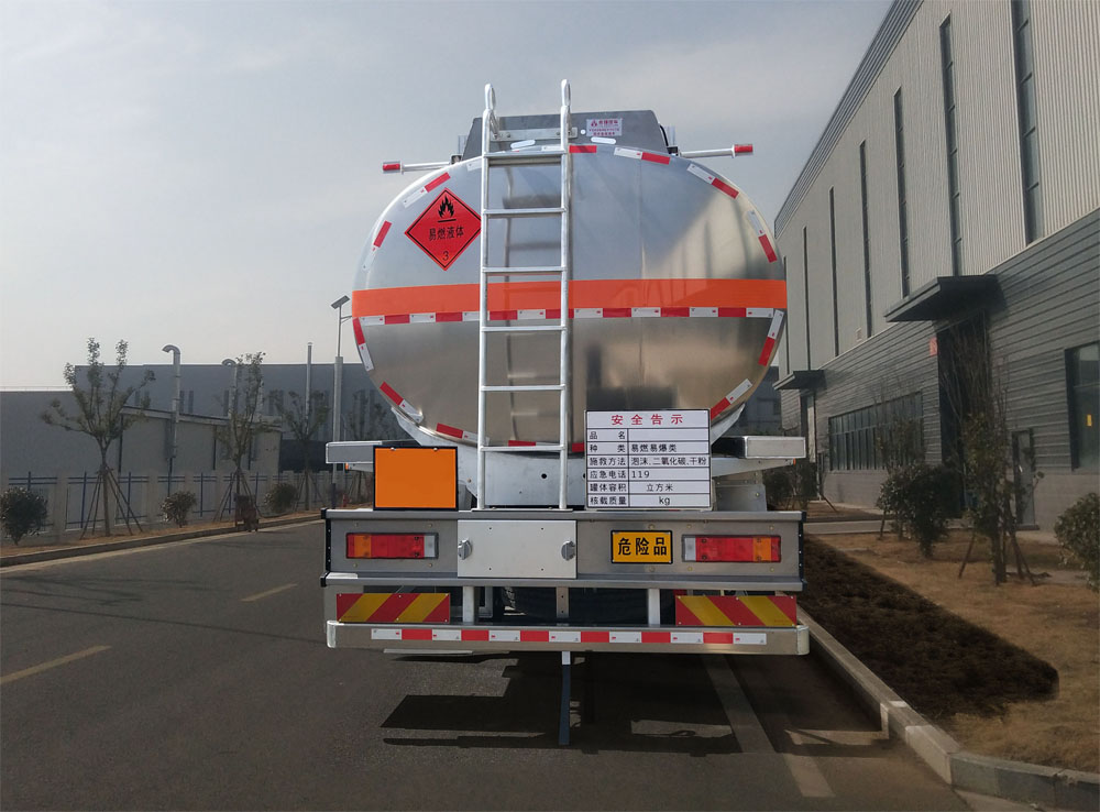 永強(qiáng)牌YQ5263GYYCTE鋁合金運(yùn)油車公告圖片