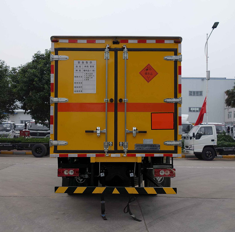 紅宇牌HYJ5100XQY-BJ爆破器材運(yùn)輸車(chē)公告圖片