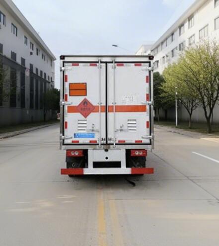 程力威牌CLW5040XRQB6易燃氣體廂式運輸車公告圖片