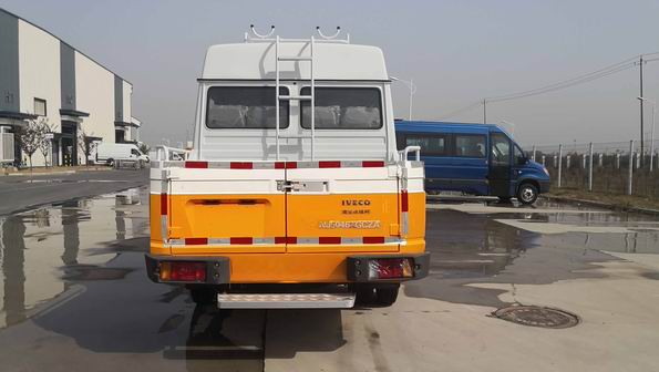 依維柯牌NJ5046XGCZA工程車公告圖片