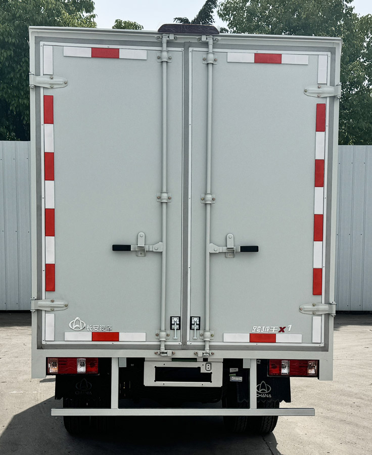 長(zhǎng)安牌SC5034XXYXDD6B2廂式運(yùn)輸車(chē)公告圖片