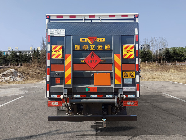 中燕牌BSZ5083XRQC6B易燃?xì)怏w廂式運(yùn)輸車公告圖片