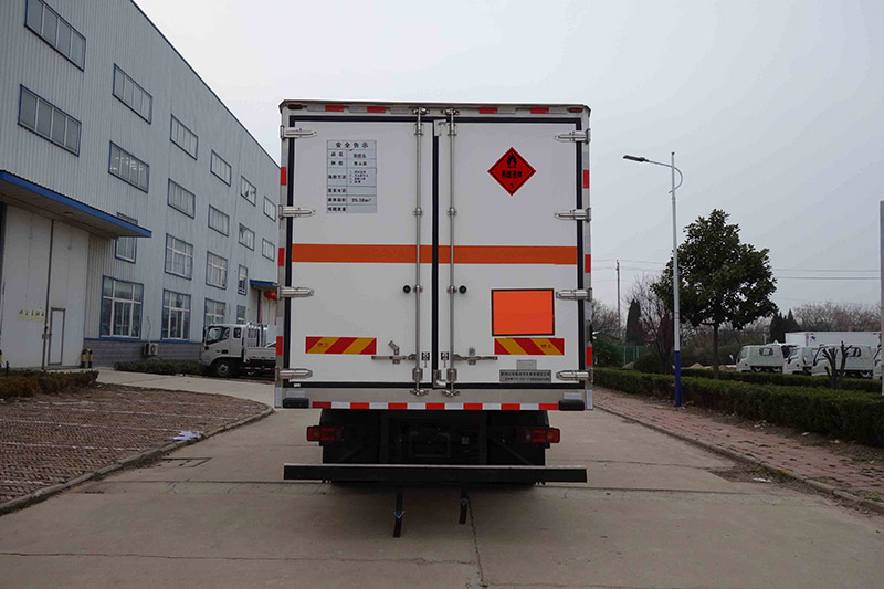 紅宇牌HYJ5180XRY-DF易燃液體廂式運(yùn)輸車(chē)公告圖片