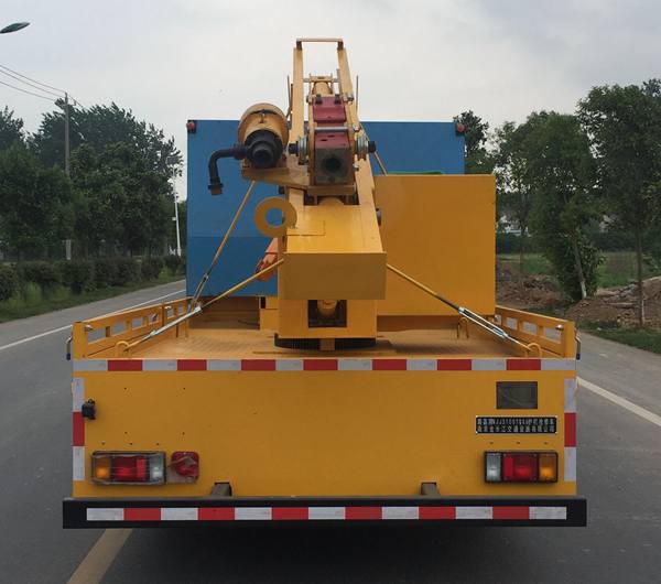 路鑫牌NJJ5100TQX6護(hù)欄搶修車公告圖片