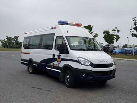 依維柯牌NJ5056XQCJE囚車