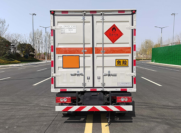 中燕牌BSZ5045XRQC6B1易燃氣體廂式運輸車公告圖片