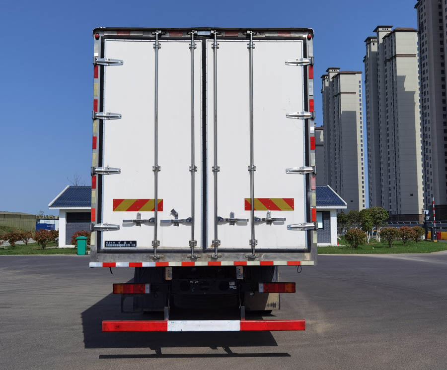 東風(fēng)牌DFV5183XLCGP6D冷藏車公告圖片