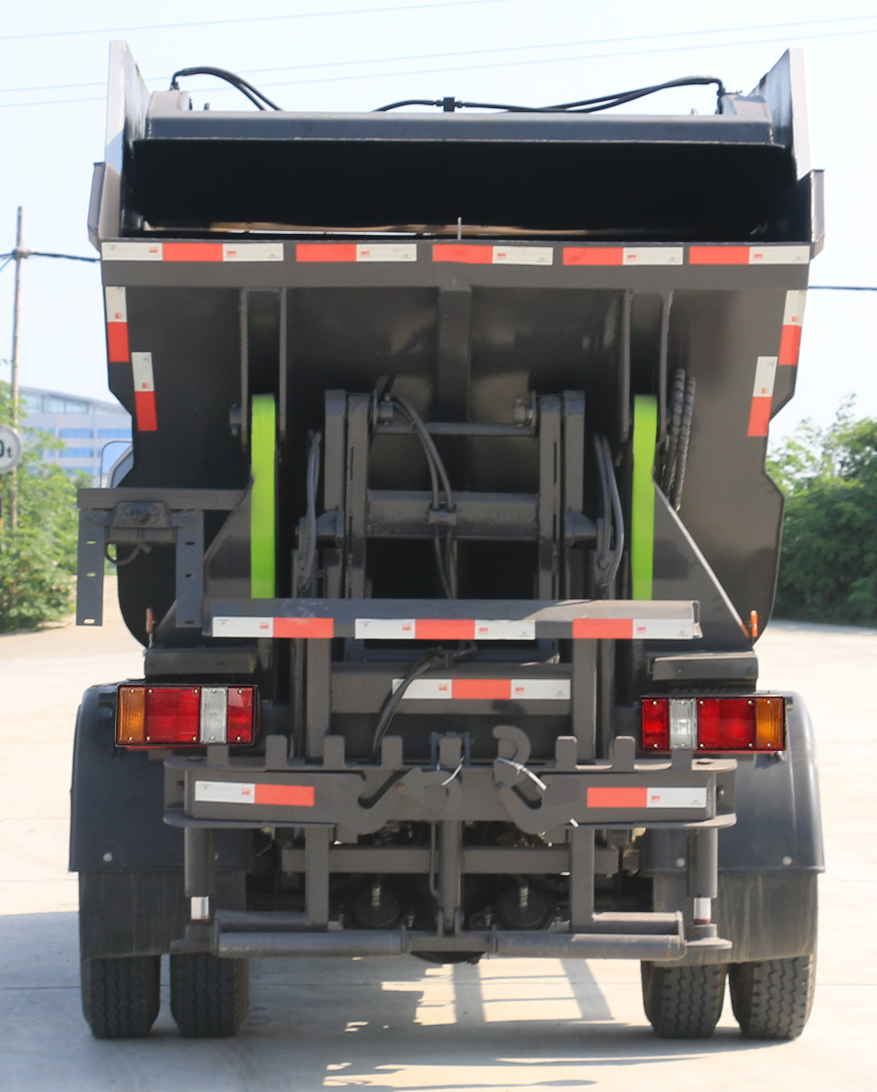 江鈴新順達雙排 KLF5070ZZZJ6自裝卸式垃圾車公告圖片