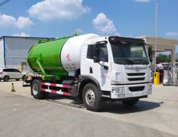 吸污车