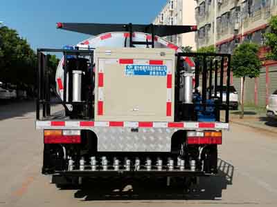 程力威牌CLW5082GLQY6瀝青灑布車公告圖片