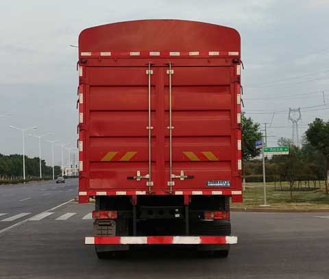 東風(fēng)牌DFV5313CCYGP6D倉柵式運(yùn)輸車公告圖片