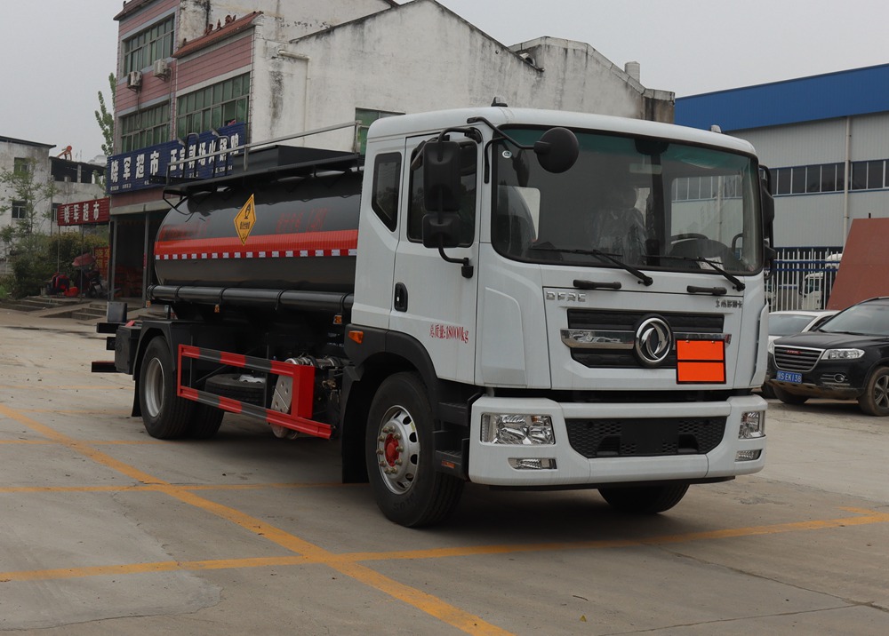 中汽力威牌HLW5180GYWEQ6氧化性物品罐式運輸車公告圖片