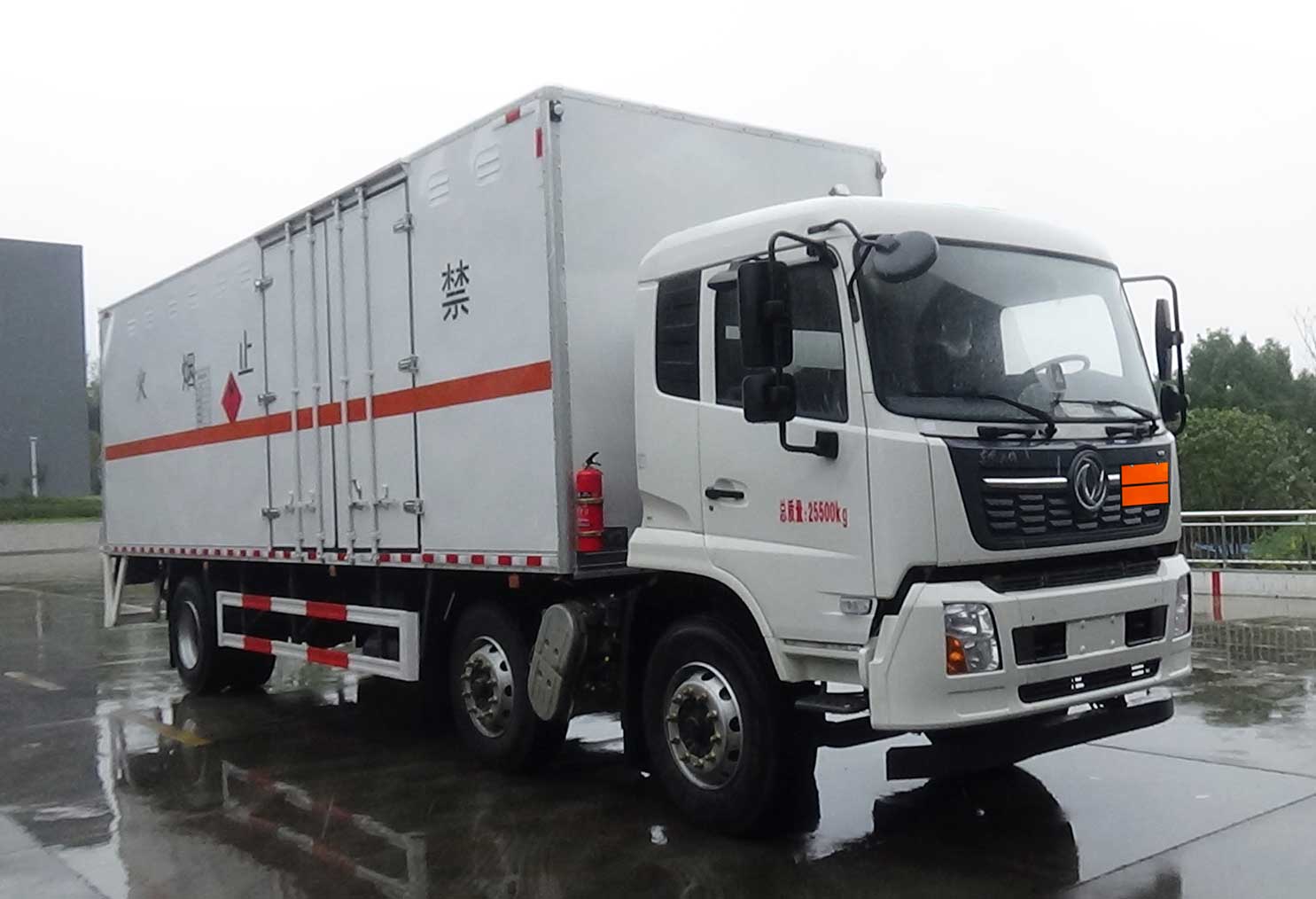 專致牌YZZ5260XRQJC6易燃?xì)怏w廂式運(yùn)輸車公告圖片