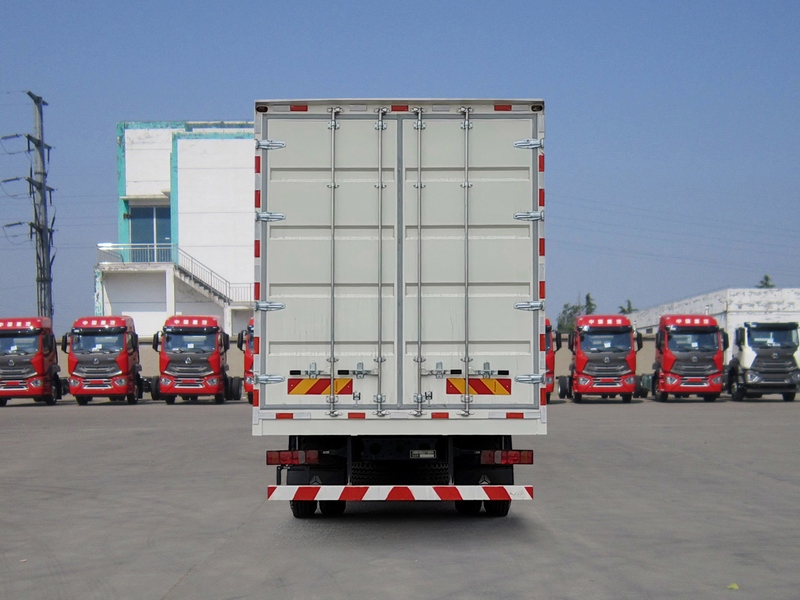 豪沃牌ZZ5167XXYN601JF1廂式運(yùn)輸車公告圖片