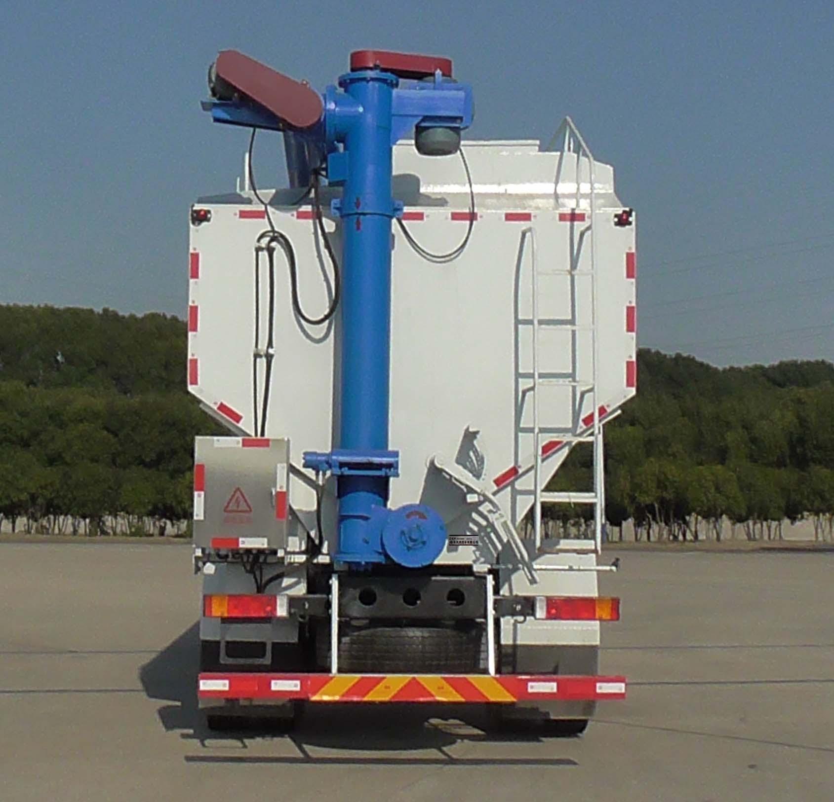 東風(fēng)牌DFH5250ZSLEXA散裝飼料運(yùn)輸車公告圖片