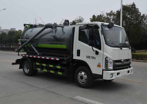 縱昂牌CLT5070GXWBJ6吸污車