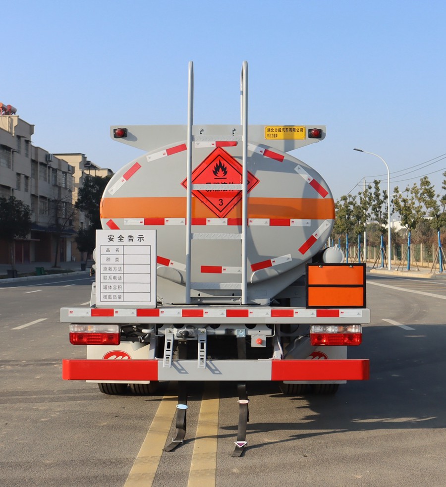 中汽力威牌HLW5100GJYEQ6加油車公告圖片