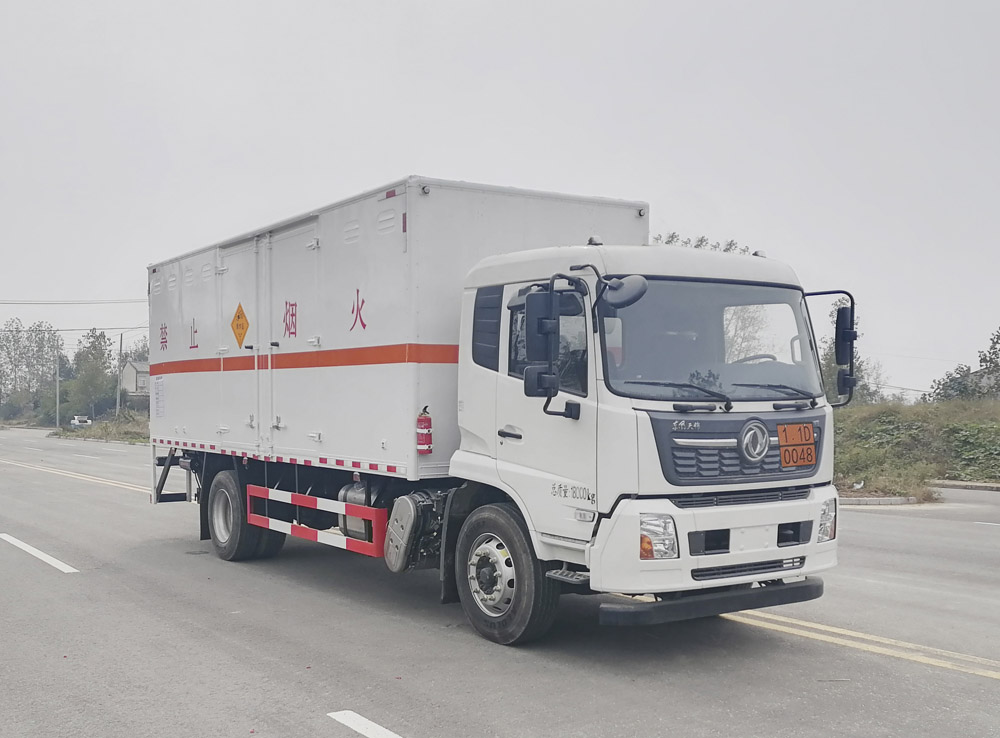 大力牌DLQ5181XQYDFH6爆破器材運(yùn)輸車公告圖片