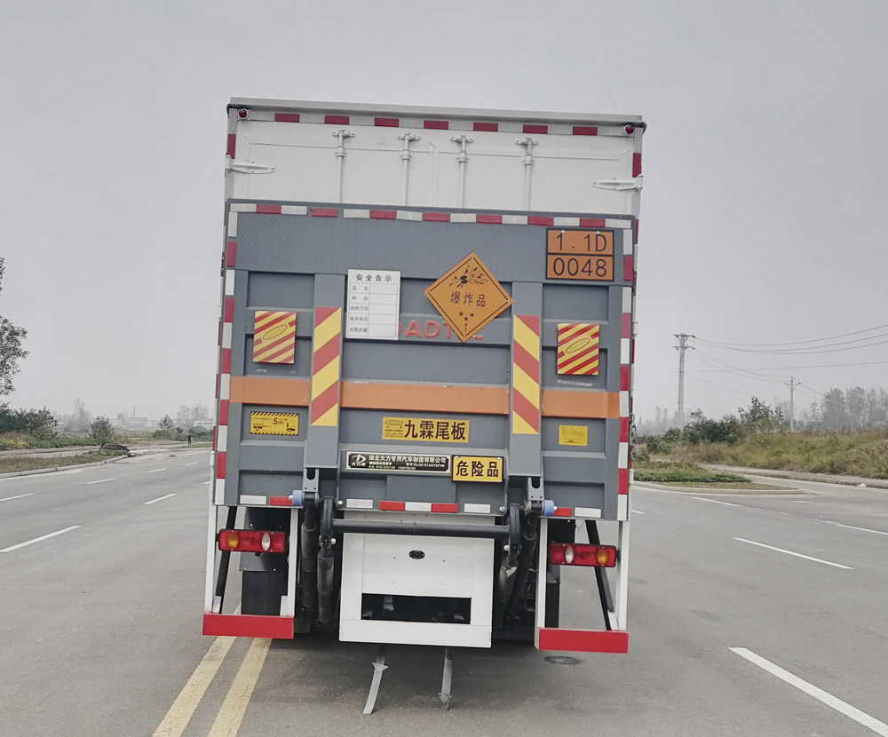 大力牌DLQ5181XQYDFH6爆破器材運(yùn)輸車公告圖片