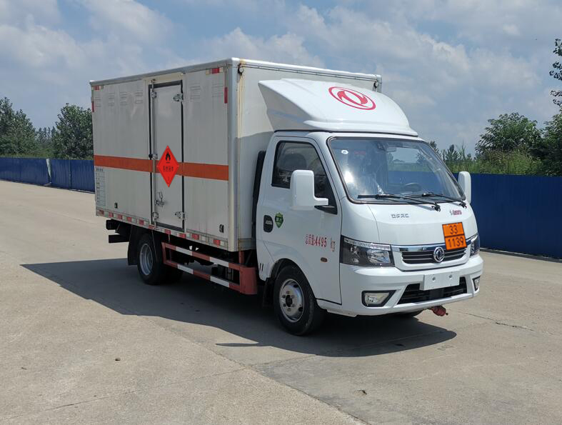 順風(fēng)智造牌SFZ5045XRYE6易燃液體廂式運(yùn)輸車公告圖片