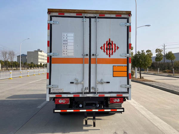 楚勝牌CSC5045XRGB6易燃固體廂式運(yùn)輸車公告圖片