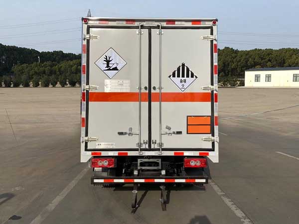 楚勝牌CSC5045XZWB6雜項(xiàng)危險(xiǎn)物品廂式運(yùn)輸車公告圖片