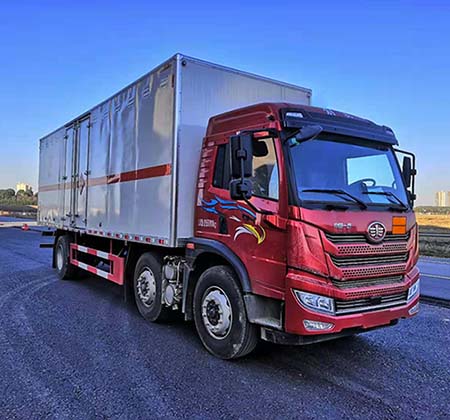 順風(fēng)智造牌SFZ5260XRQC6易燃?xì)怏w廂式運(yùn)輸車公告圖片