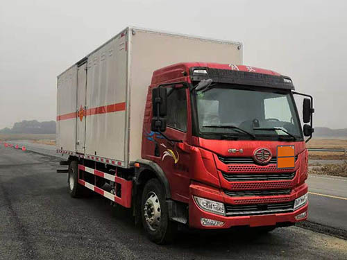 順風(fēng)智造牌SFZ5185XQYCA6爆破器材運(yùn)輸車公告圖片