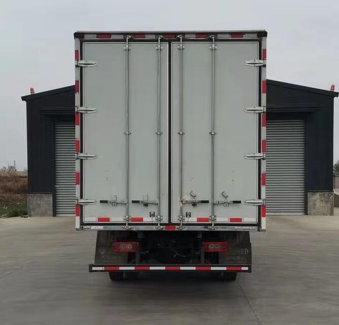 廂式運(yùn)輸車圖片