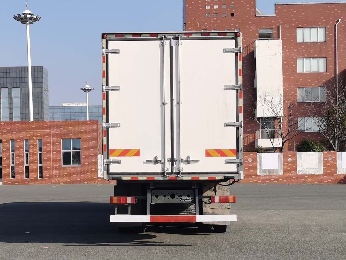 豪沃牌ZZ5317XLCV446KF1冷藏車(chē)公告圖片