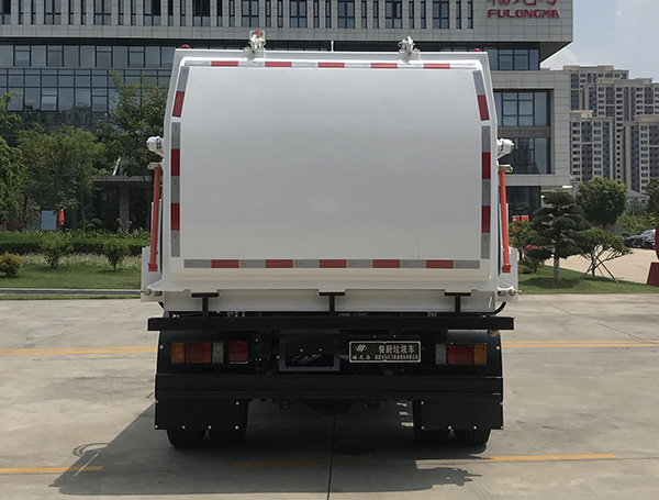 福龍馬牌FLM5110TCAQL6J餐廚垃圾車公告圖片